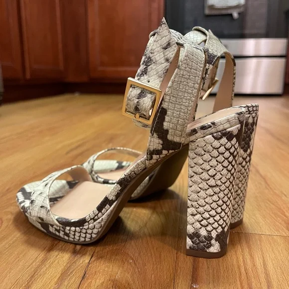 Mix No. 6 Snakeskin Heels Size 6 - Picture 4 of 9